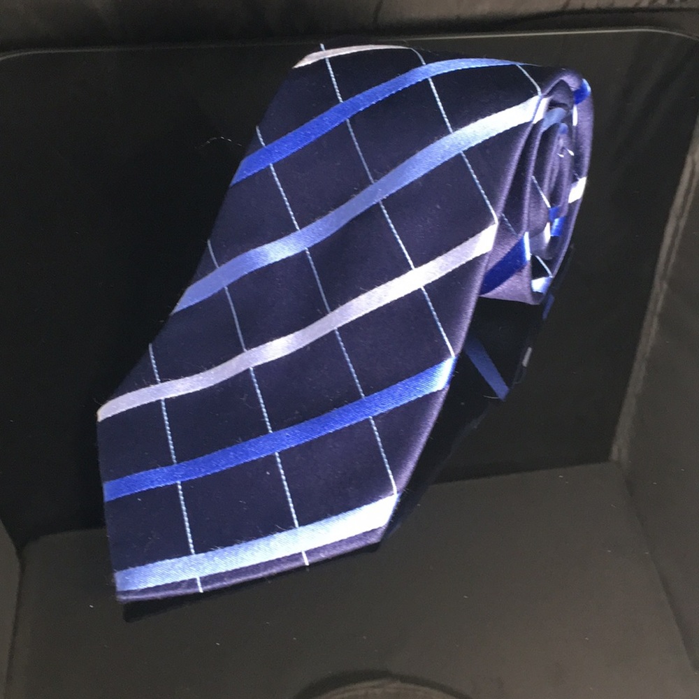 bcbg attitude tie